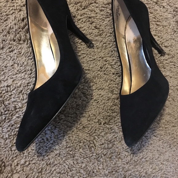 ❌Nine West suede pumps❌ SOLD ON ANOTHER SITE - Picture 3 of 3